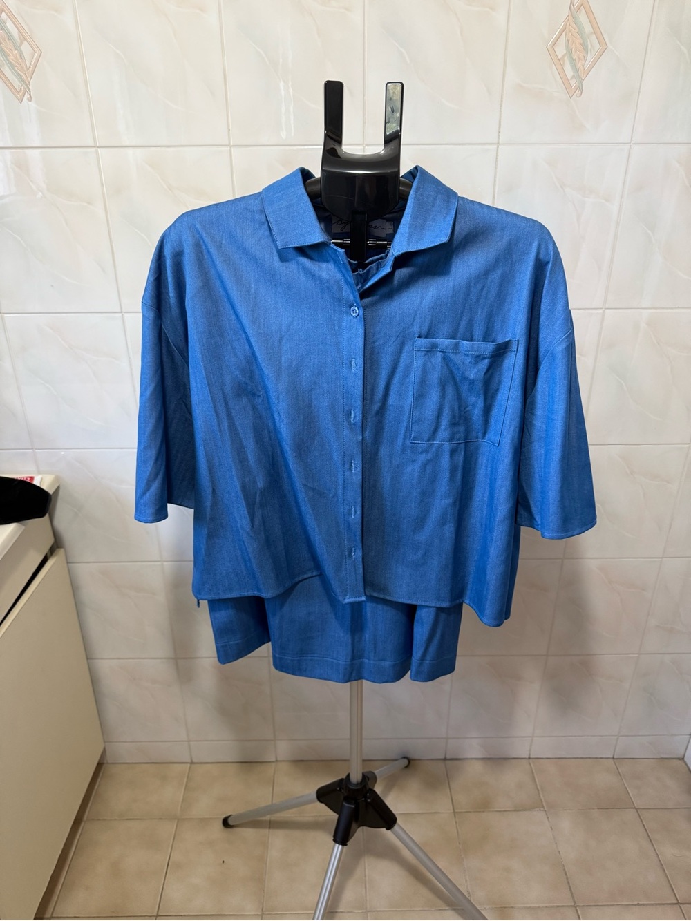 Casual Blue Short-Sleeve Button-Down Shirt with Chest Pocket + knee length skirt